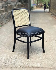 Kursi Cafe Minimalis Kayu Jati Dudukan Jok Oscar x Sandaran Rotan HMJ-KCF 15 - Image 4