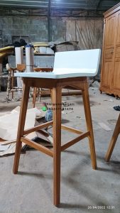 Kursi Cafe Kursi Bar Minimalis Kayu Jati Finishing Natural x Duco HMJ-KCF 28